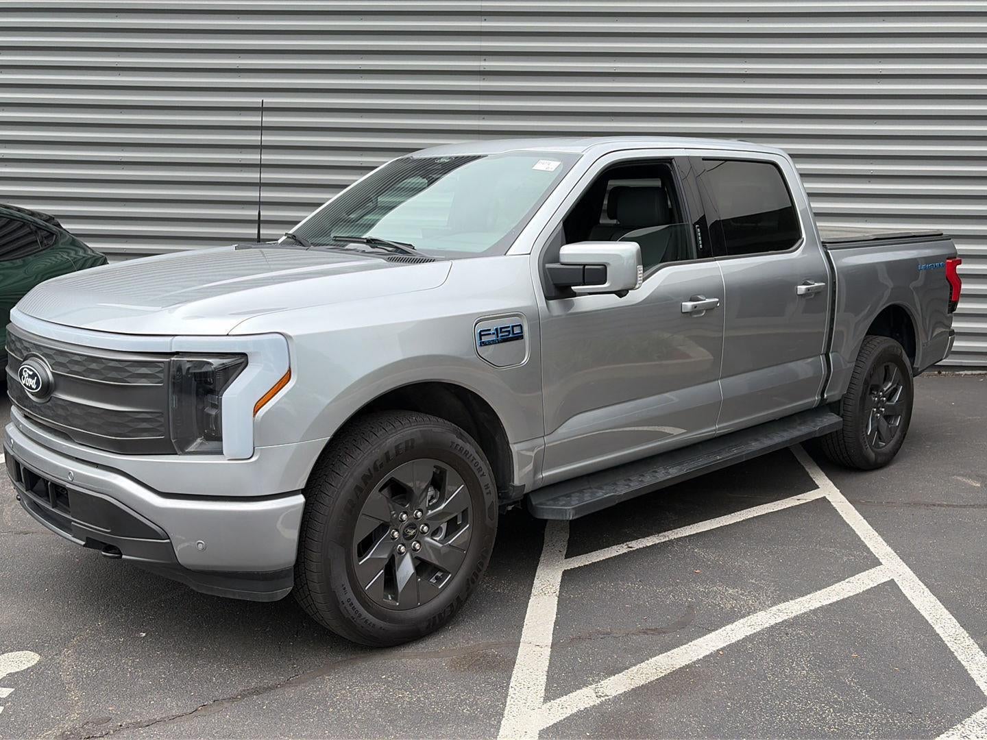 2025 Ford F-150 Lightning LARIAT