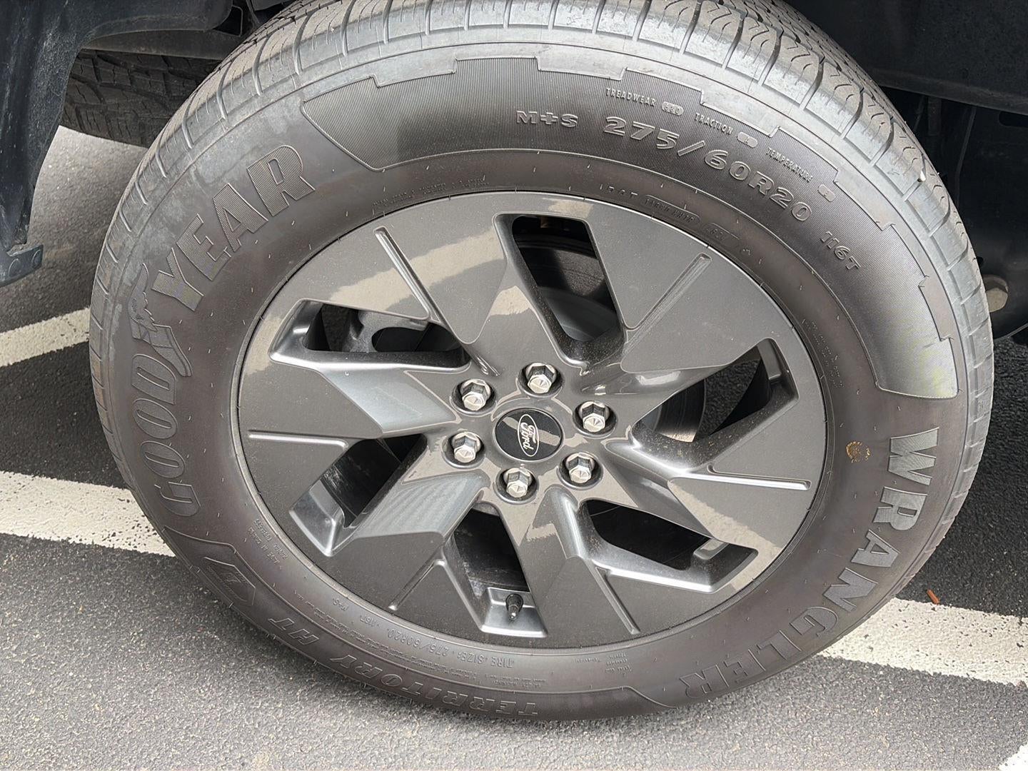 2025 Ford F-150 Lightning LARIAT