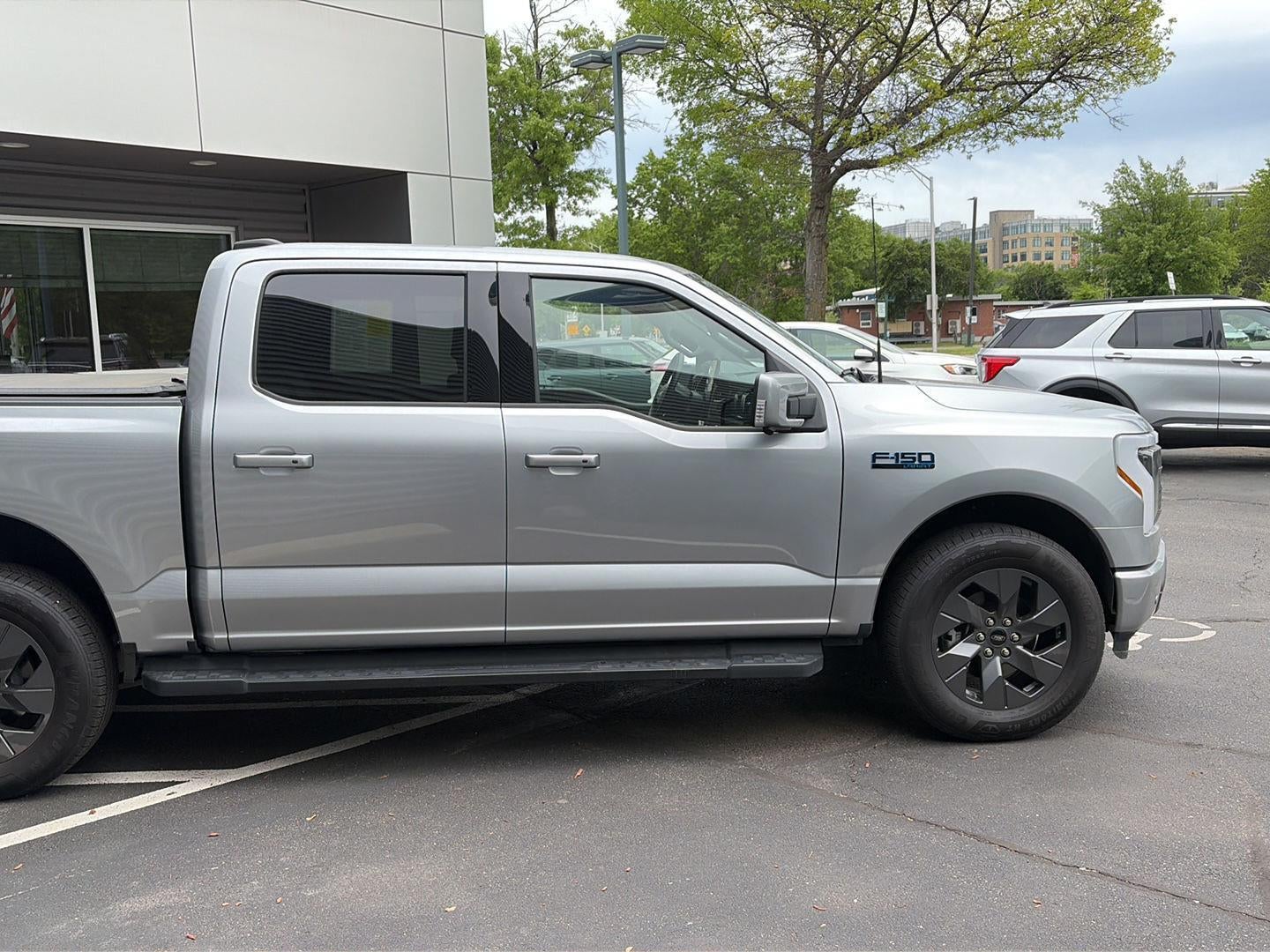 2025 Ford F-150 Lightning LARIAT
