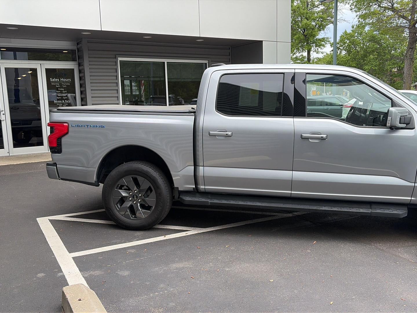 2025 Ford F-150 Lightning LARIAT
