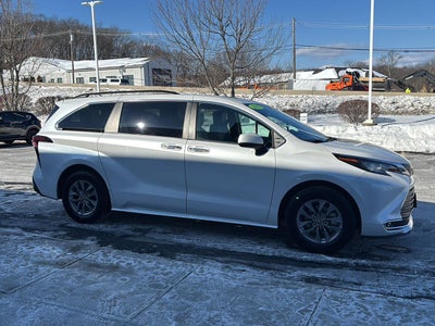 2023 Toyota Sienna XLE