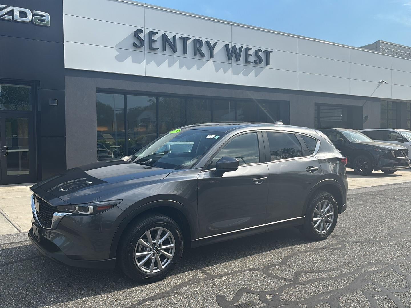 2023 Mazda CX-5 S Preferred package Auto AWD's photo