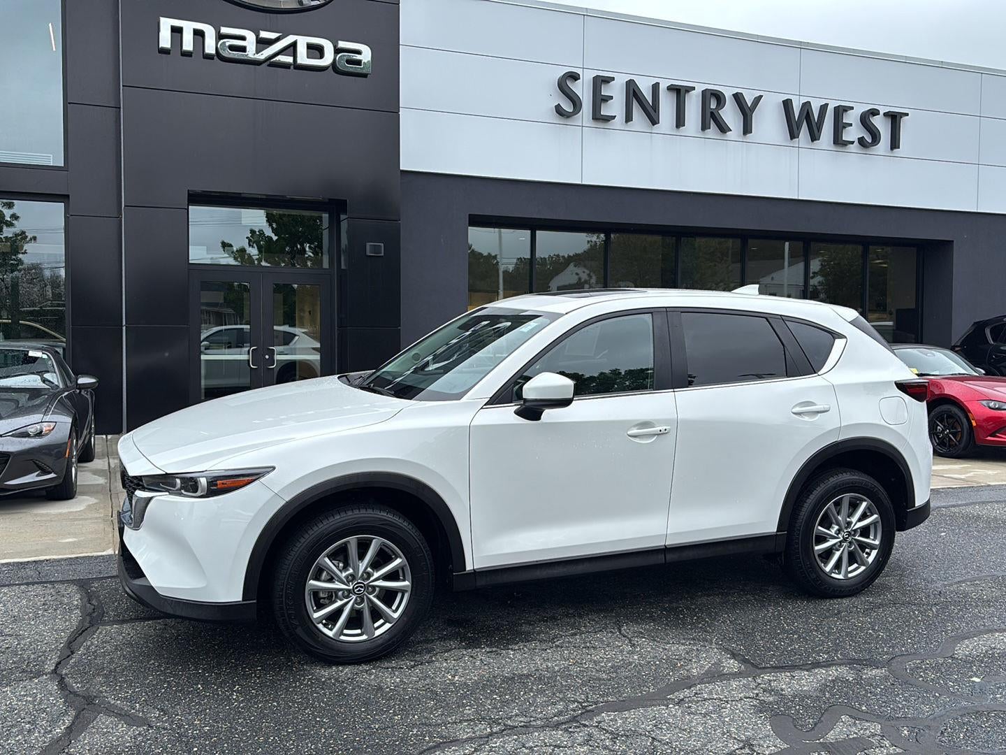 2023 Mazda CX-5 S Preferred package Auto AWD's photo
